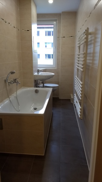 Bad mit Wanne