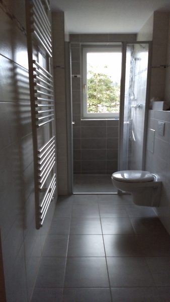 Bad mit großer Dusche